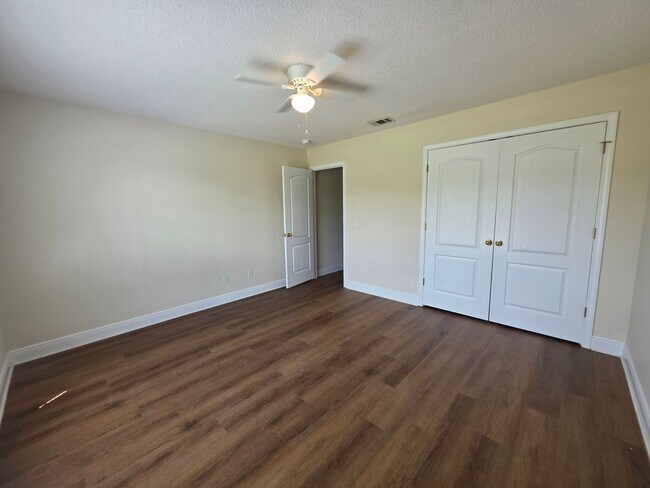 Building Photo - 4BR/3BA home with shed close to Navy Feder...