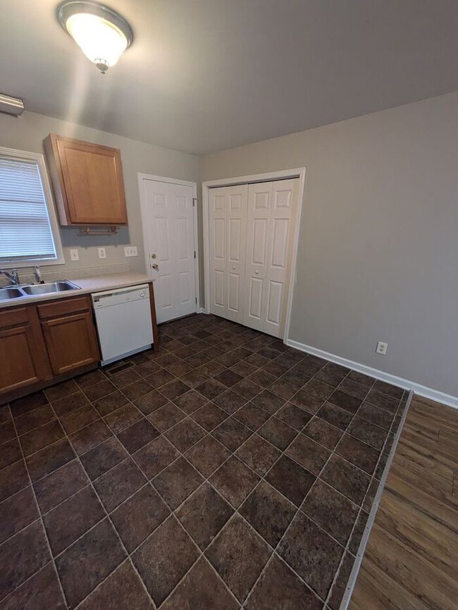 Building Photo - 2BD/1BA Unit in Newton, NC