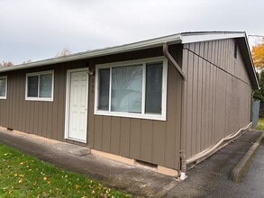 Building Photo - 211