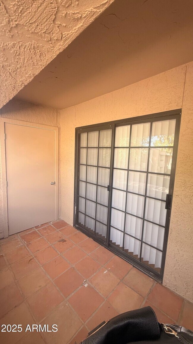 Building Photo - 3131 W Cochise Dr