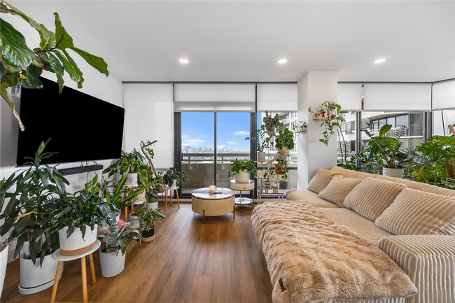 Building Photo - 14 Greenway Plz