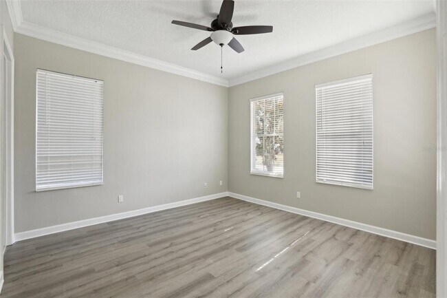 Building Photo - 1554 Fairview Cir