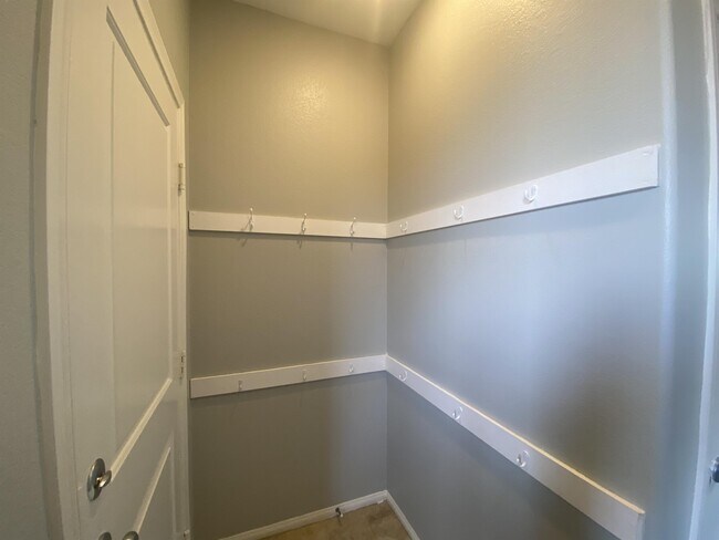 Building Photo - 8489 Green Alder Ct