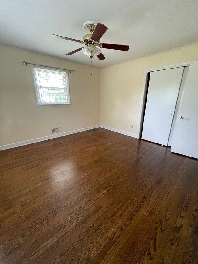 Building Photo - 5 Ramblewood Ln