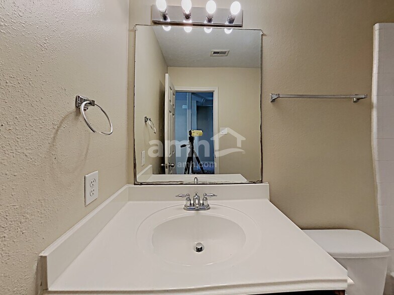 Building Photo - 29712 Buffalo Canyon Dr