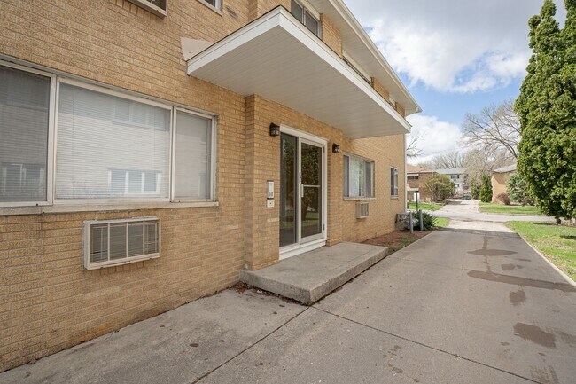 Building Photo - 2411 Brentwood Pkwy