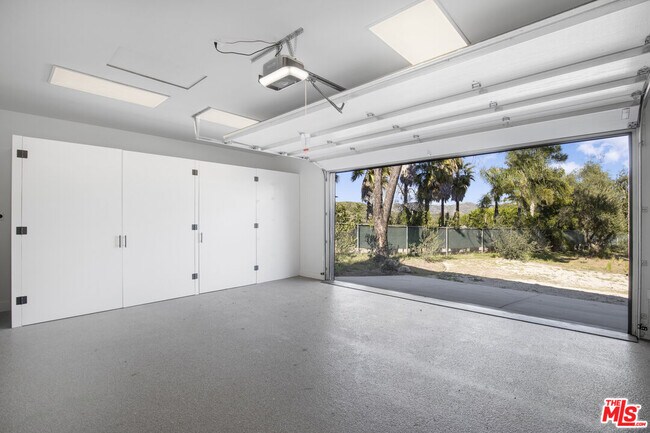 Building Photo - 1754 Lechusa Rd