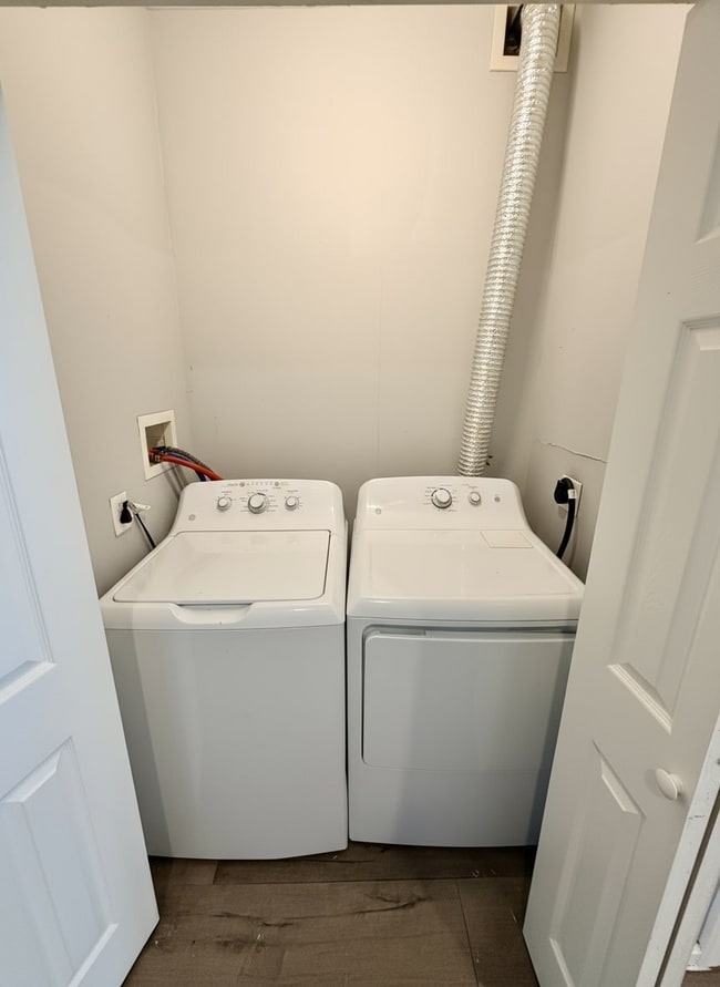 Building Photo - 134 N Lindenwood St