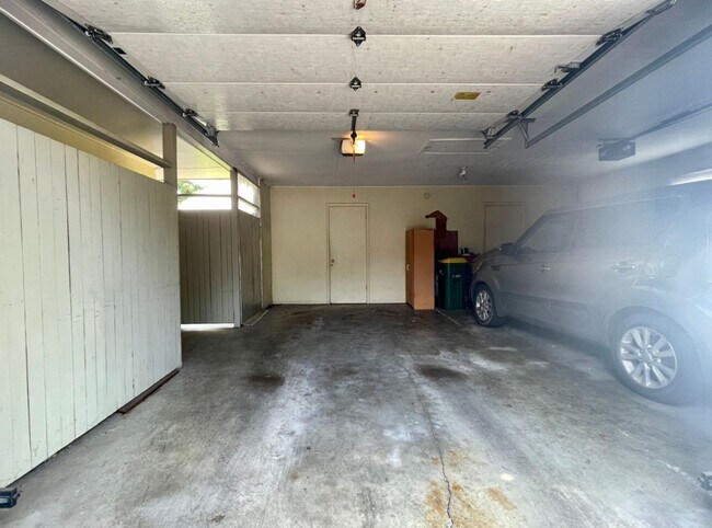 Building Photo - Stunning Two-bedroom In SW Portland~ Great...
