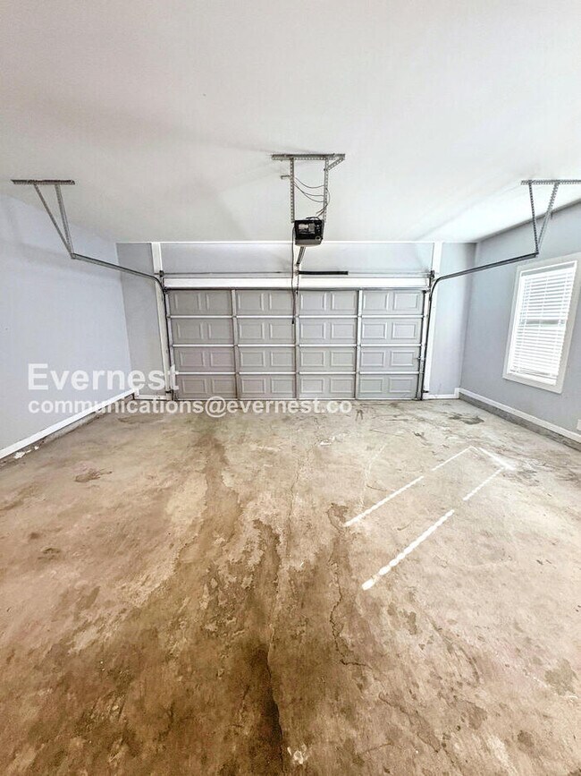 Building Photo - 463 Valley Hill Rd SE