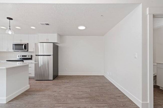 Building Photo - "Discover Comfort & Style: Spacious 3-Bed,...