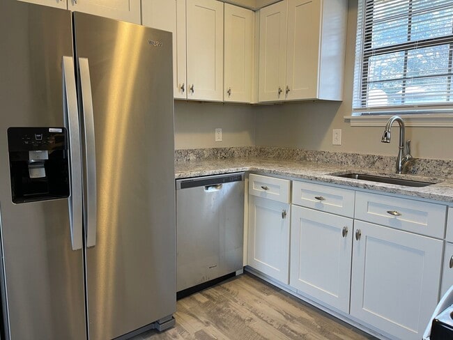 Building Photo - Newly Renovated Home in South Nash!