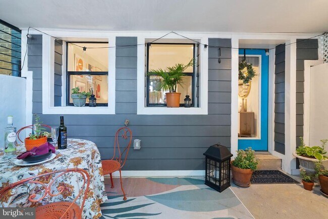 Building Photo - 210 Varnum St NW