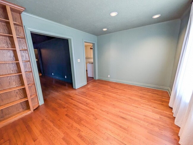 Building Photo - 1417 Central Dr