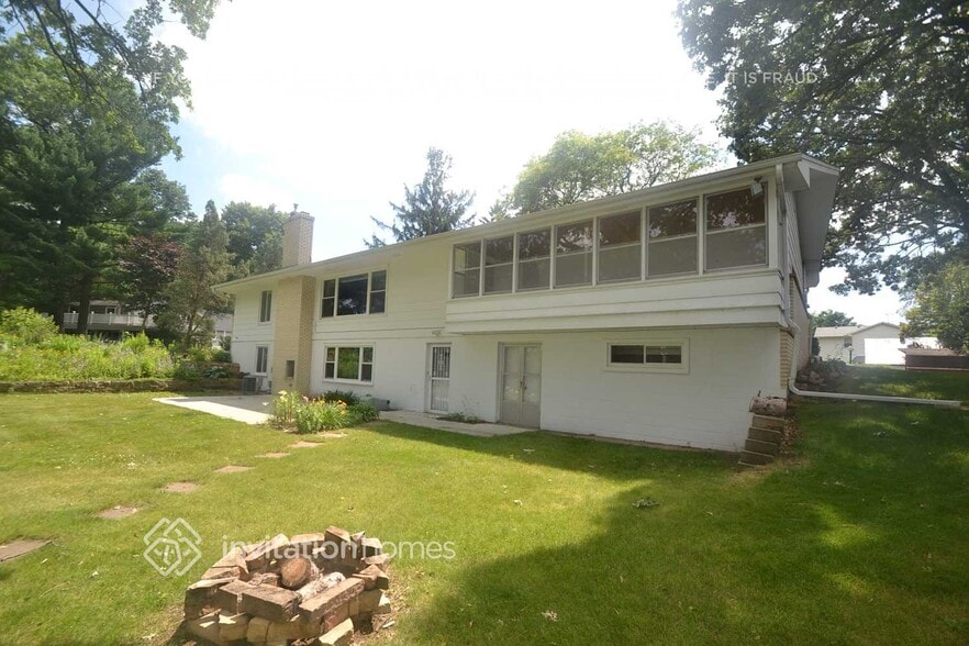 Building Photo - 11208 Mississippi Dr N