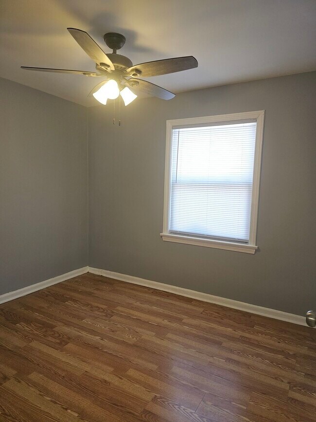 Building Photo - 7630 S Jeffery Blvd