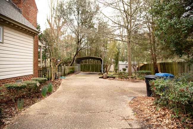 Building Photo - 1033 Hobbs Rd