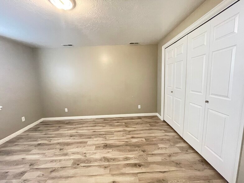 Building Photo - 719 W 2175 N