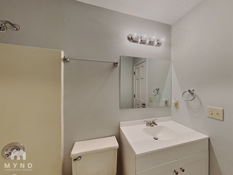 Building Photo - 1186 Bayridge Dr