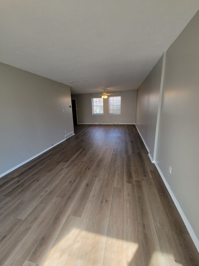 Building Photo - Beautiful remodeled 3 bed 2 bath!