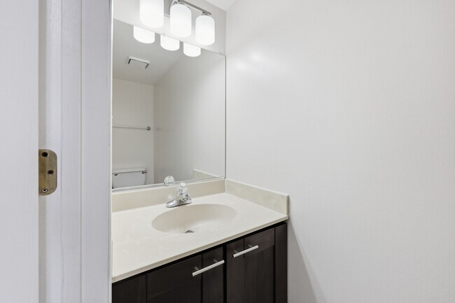 Building Photo - 760 E Whispering Oaks Dr