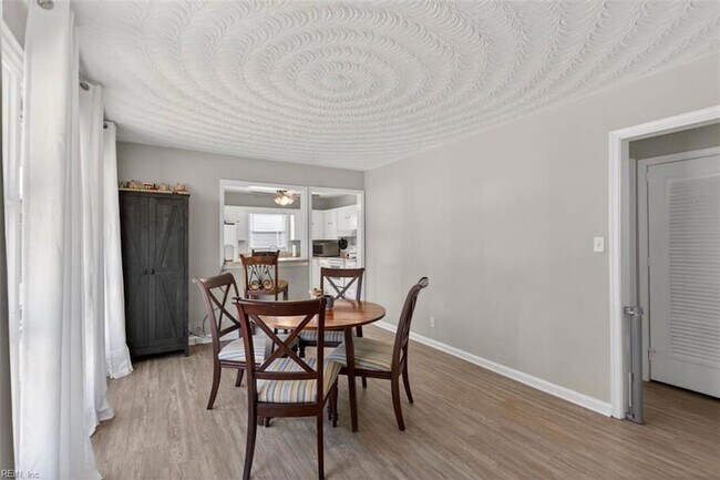 Building Photo - 32 Warren Dr