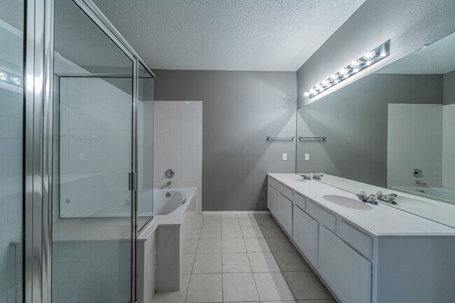 Building Photo - Move-In Ready 4BR/2BA Home in Crowley, TX