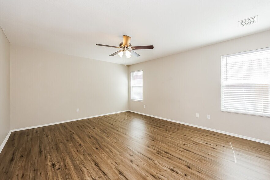 Building Photo - 8764 Stonebriar Ln