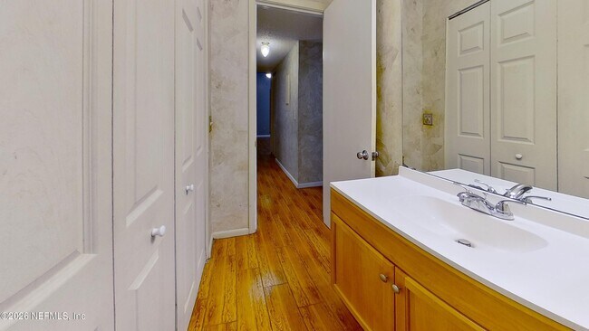 Building Photo - 2530 Whispering Woods Blvd