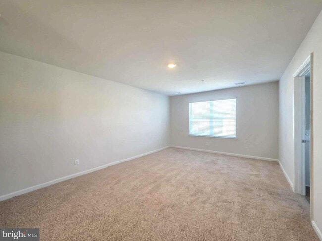 Building Photo - 374 Robbins Farm Rd