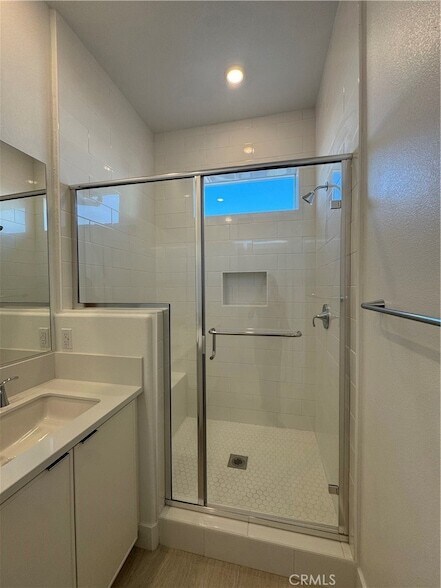 Building Photo - 436 Loon