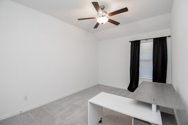 Building Photo - 31438 Vineyard Creek Dr