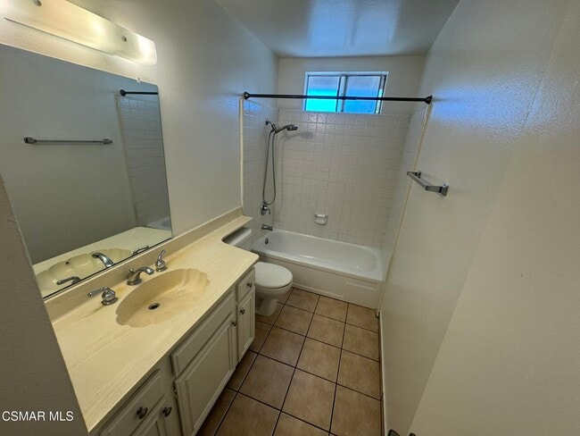 Building Photo - 2576 Sextant Ave
