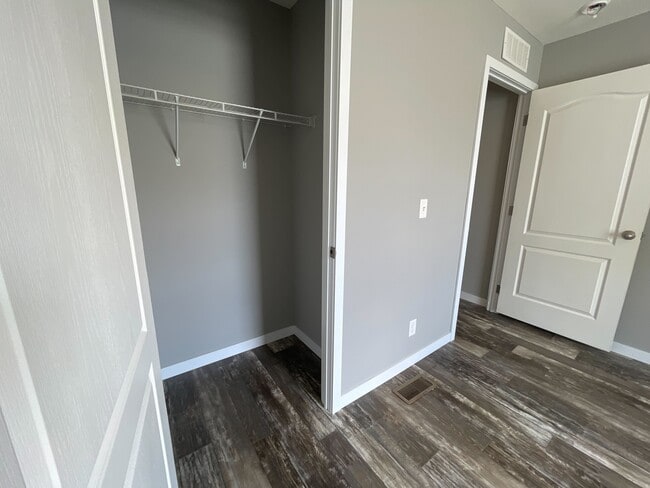 Building Photo - 38033 Ducharme Dr