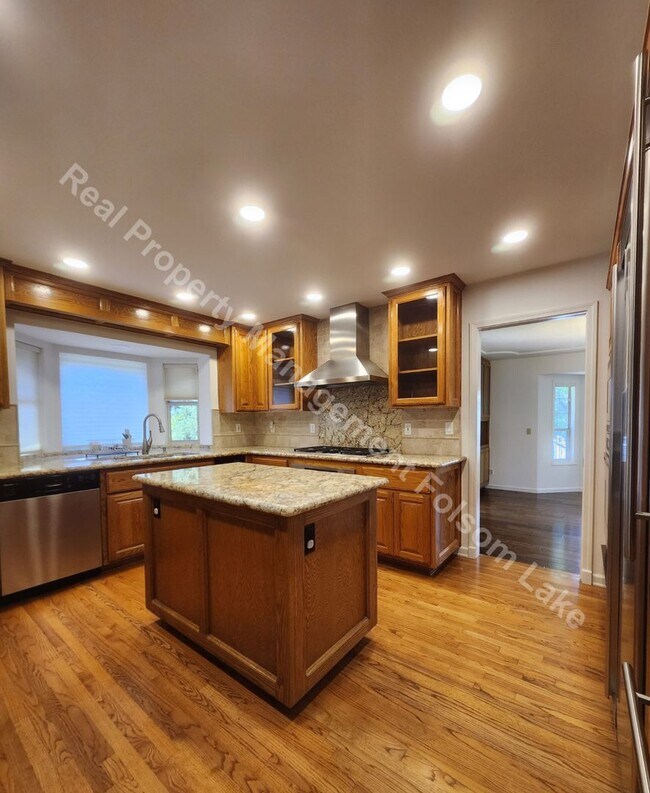 Building Photo - Beautiful 4bd 3ba home in Los Cerros Neigh...