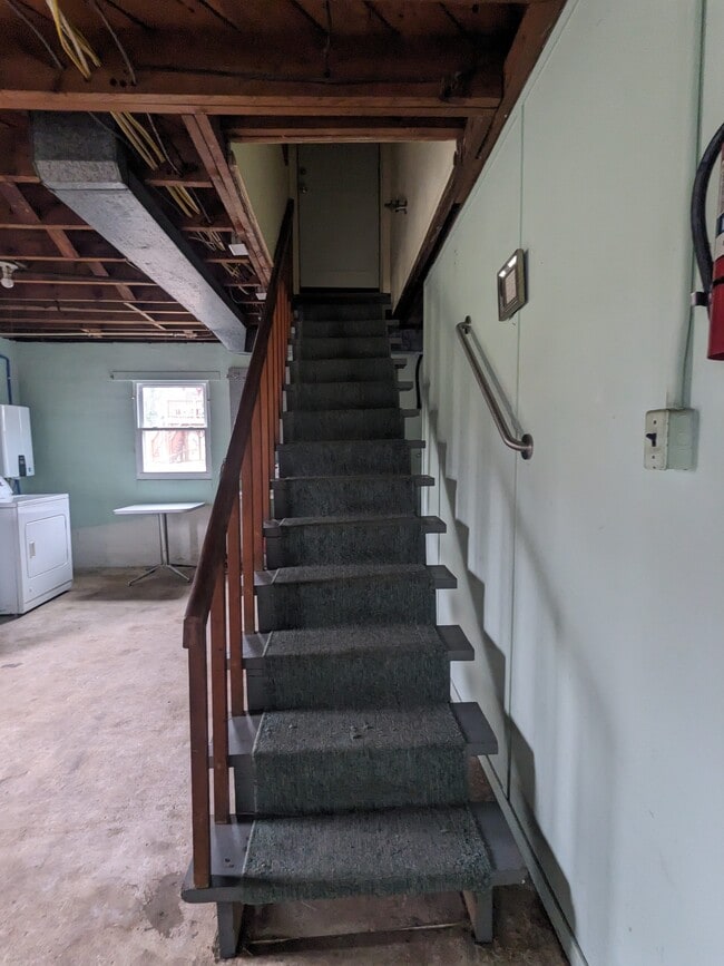 Building Photo - 203 Park St