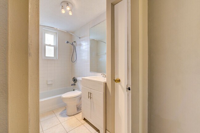 Building Photo - 25 Tower Hill Ct
