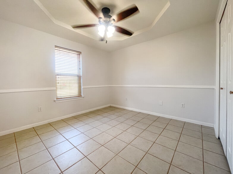 Building Photo - 14308 Chisolm Dr