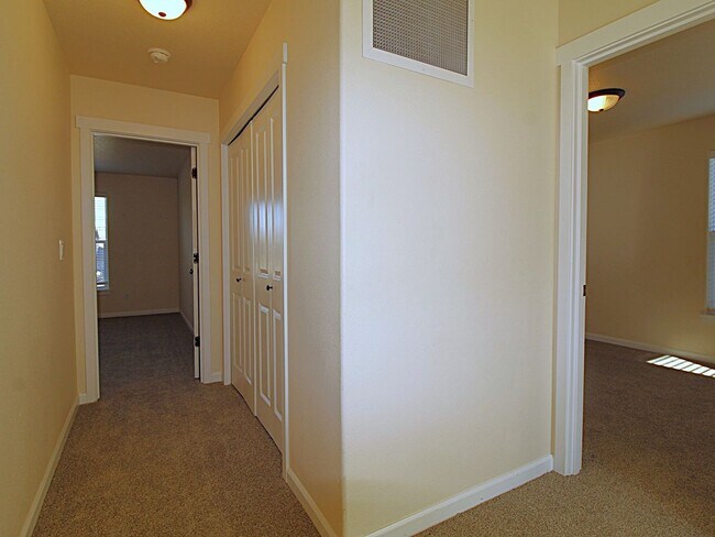 Building Photo - Charming 3-Bedroom Home in NE Bend – Close...