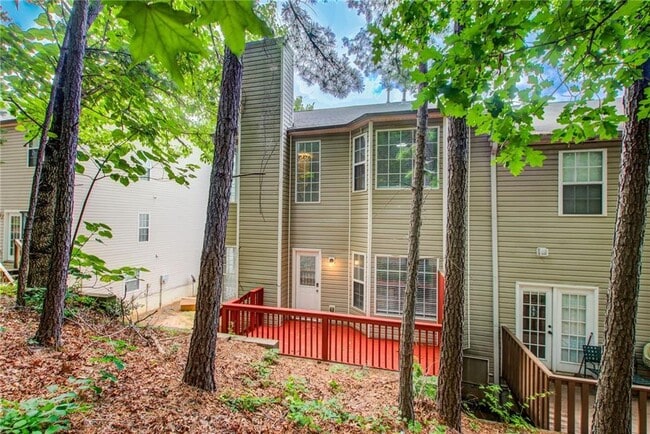 Building Photo - 2470 Stonegate Dr