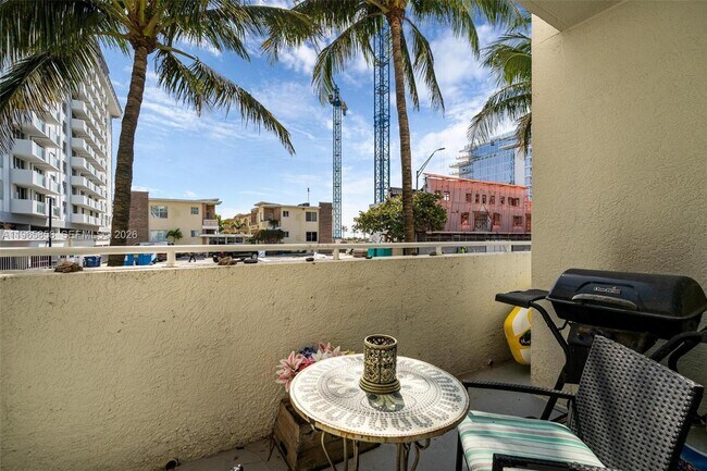 Building Photo - 9172 Collins Ave