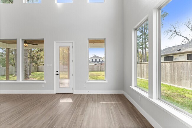 Building Photo - 7007 Longmire Cir