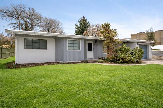 Building Photo - Beautiful Newly Renovated 3 Bed - 1 Bath Pet Friendly Home in Bountiful! Available NOW!