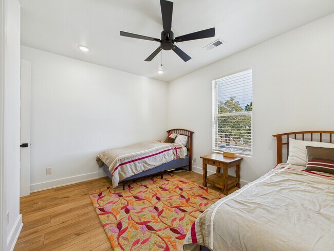 Building Photo - 113 Coker Ln