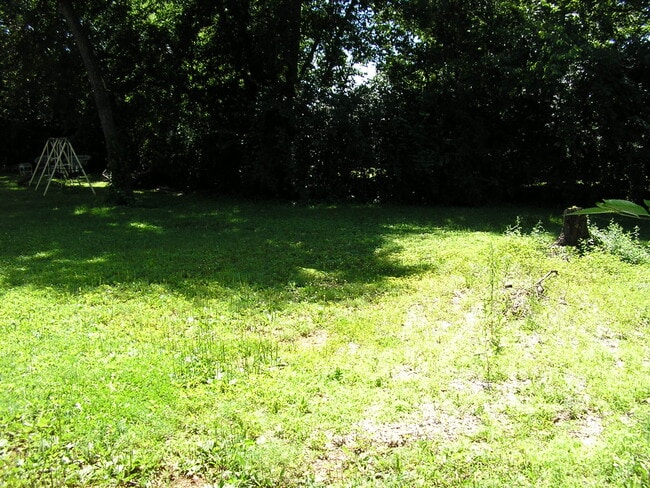 Building Photo - 1635 Sharon Dr