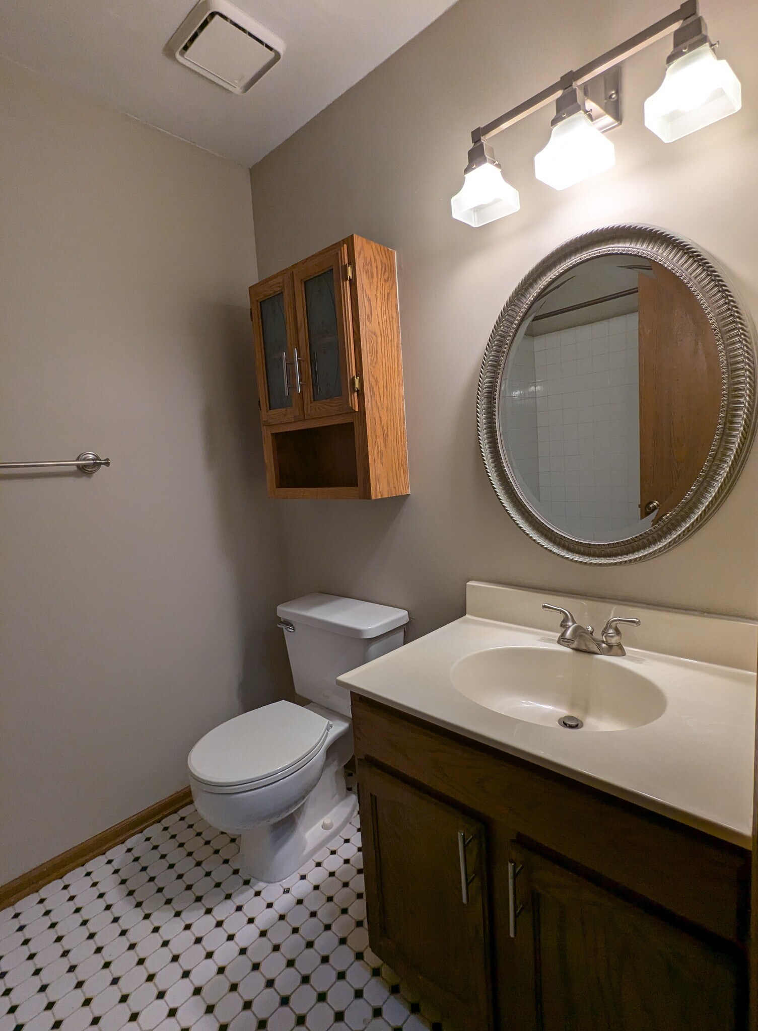 Building Photo - 245 Memory Ln
