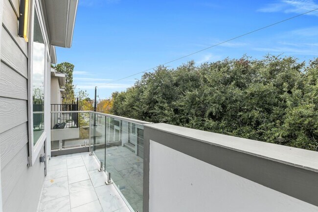 Building Photo - 6719 St Augustine St