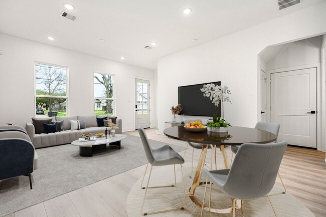 Building Photo - 747 Dumble St