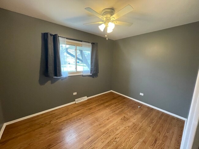 Building Photo - 594 Comstock Ave