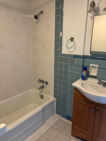 2nd floor bathroom - 4738 Friendship Ave